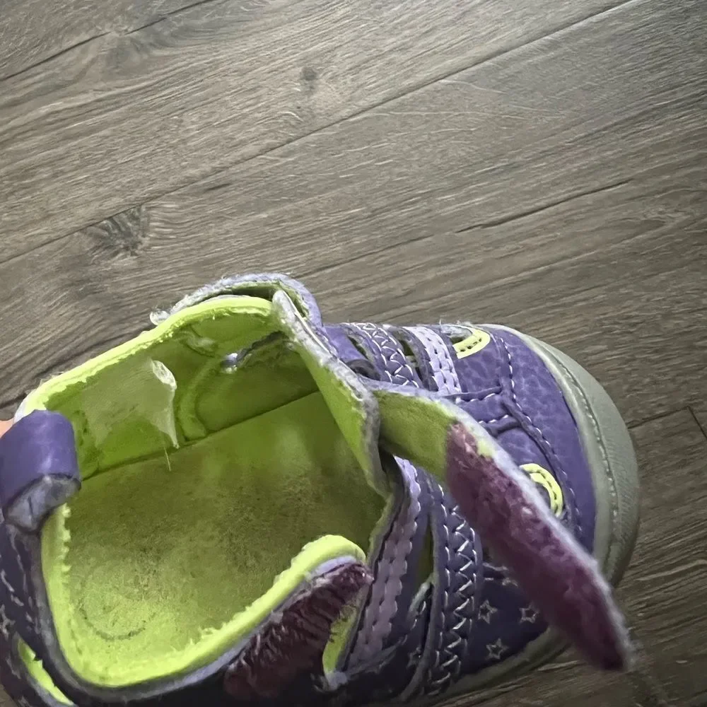 OshKosh Kids Size 2 Girls Water Outdoor Summer Shoes Purple / Neon Green / Gray